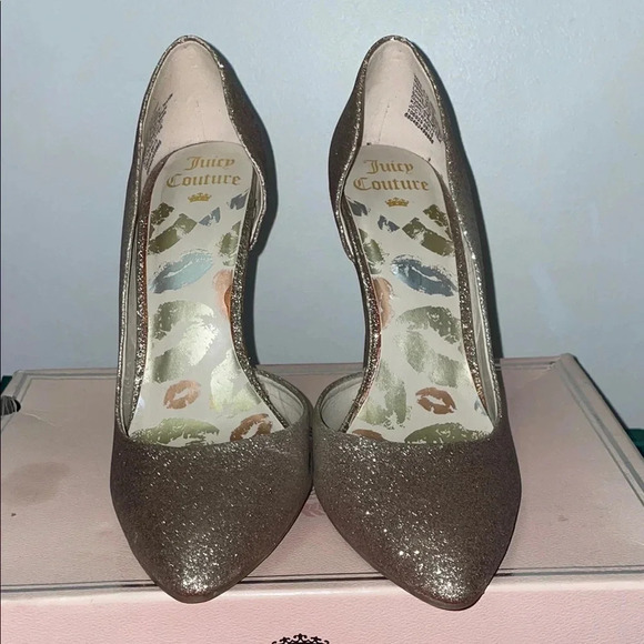 Juicy Couture Gold Heels with Stiletto and Pointed Toe - Picture 2 of 10